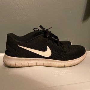 Black Nike Free Runs Size 6